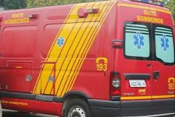 Laranjeiras: Bombeiros atentem acidente entre auto e moto no centro