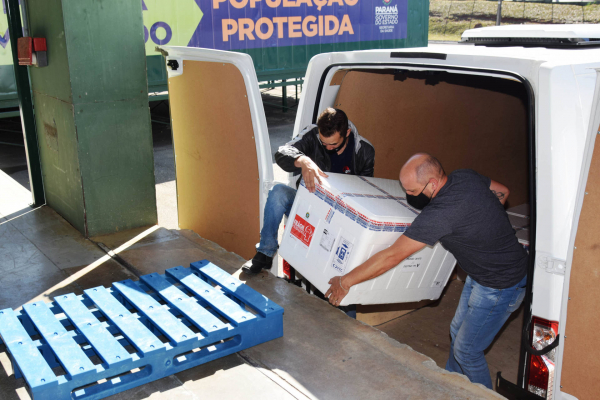 ParanÃ¡ recebe 108 mil vacinas contra a Covid-19 nesta quarta-feira