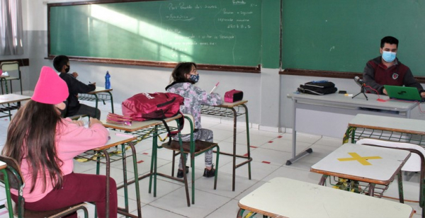 Com nova resoluÃ§Ã£o, escolas do ParanÃ¡ podem receber mais alunos por sala de aula