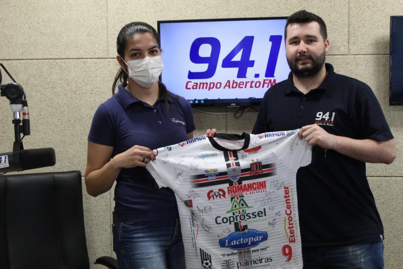 Ganhadora da Camisa Autografada Infantil do OperÃ¡rio Laranjeiras Efetuou a Retirada do Manto