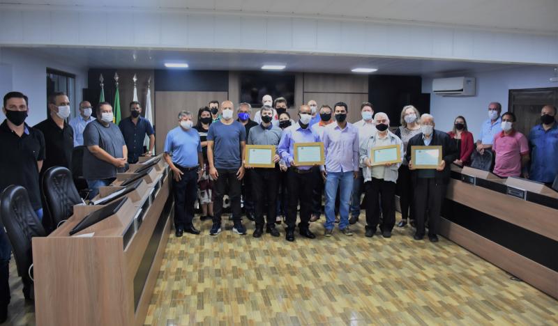 CÃ¢mara Municipal de Laranjeiras do Sul entrega MoÃ§Ã£o de Aplausos e Reconhecimento aos padres Xaverianos