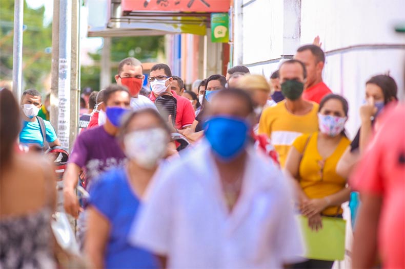 Brasil tem mais de 213 milhÃµes de habitantes, afirma IBGE