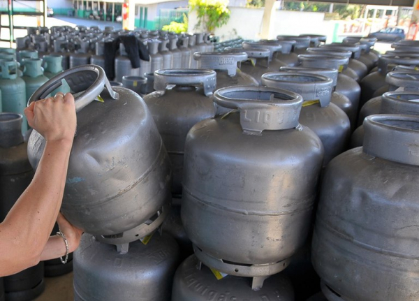 Distribuidoras elevam preço do botijão de gás em 7% para o consumidor