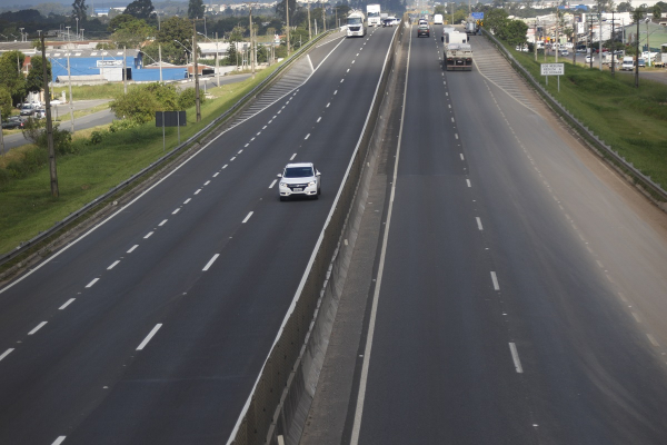 Estradas do Paraná estão com tráfego livre e só três estados têm 'bloqueios' de caminhoneiros