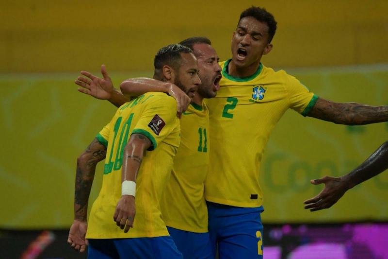 Brasil bate o Peru no Recife e engata oitava vitória nas Eliminatórias