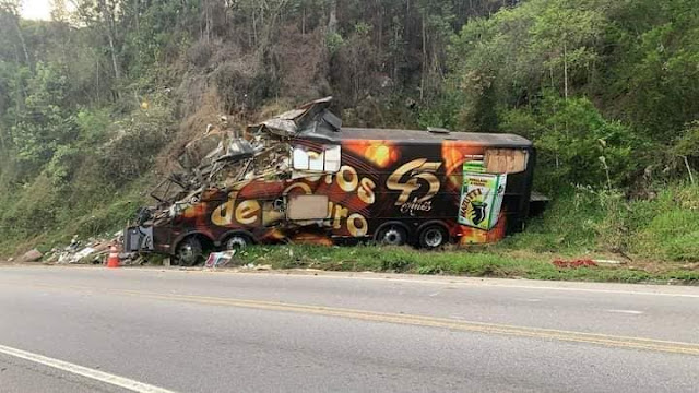 Grave acidente com Ã´nibus do grupo Garotos de Ouro tira a vida de Airton Machado