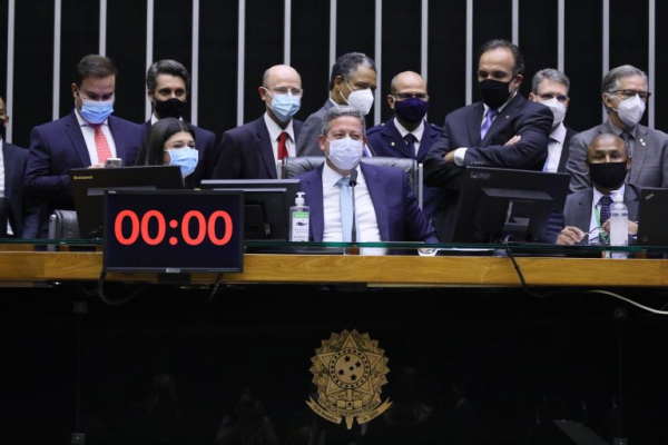 CÃ¢mara aprova novo CÃ³digo Eleitoral com quarentena para juÃ­zes e policiais