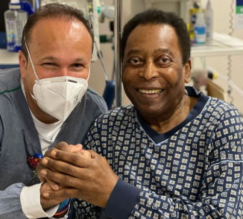 ApÃ³s quase um mÃªs internado em SÃ£o Paulo, PelÃ© receberÃ¡ alta nesta quinta-feira