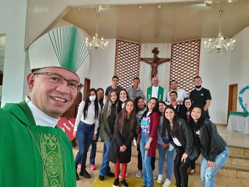 Bispo Dom Amilton Preside celebraÃ§Ã£o em Louvor a Nossa Senhora Aparecida na Comunidade do GuaraÃ­