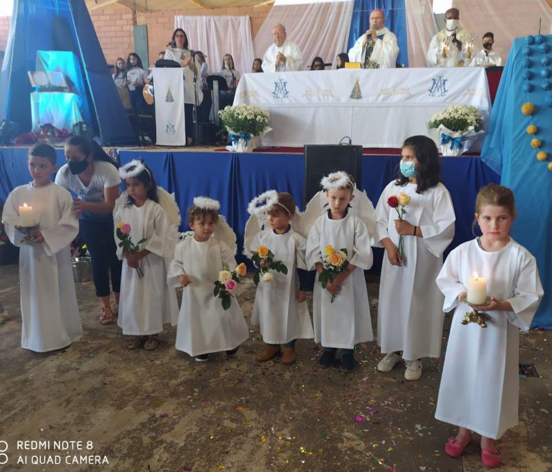 Missa das CrianÃ§as Ã© celebrada pelo bispo dom Amilton