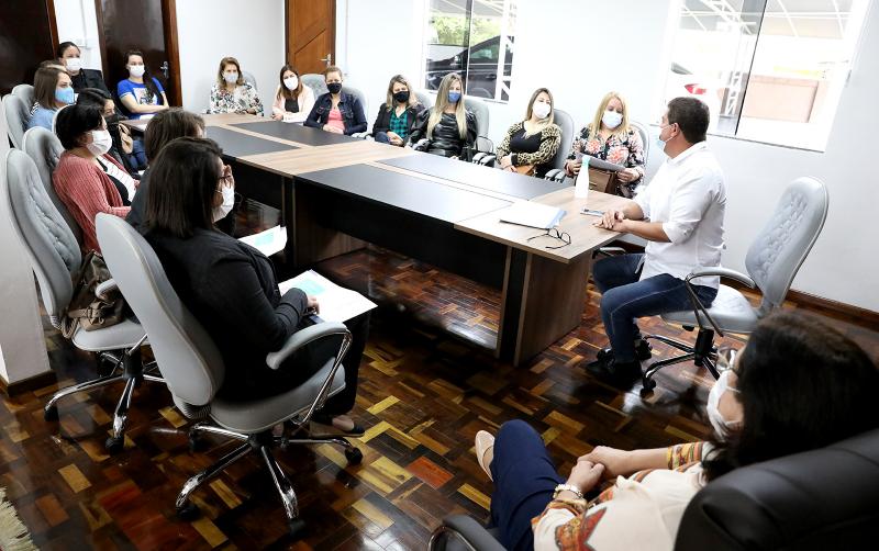  Prefeitura de Laranjeiras do Sul entrega gratificaÃ§Ã£o alusiva ao Dia do Professor