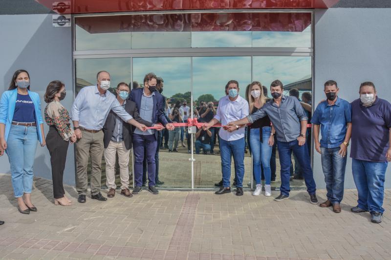 Prefeitura inaugura â€œCentro de qualificaÃ§Ã£o profissionalâ€ que visa qualificar jovens na Ã¡rea da tecnologia