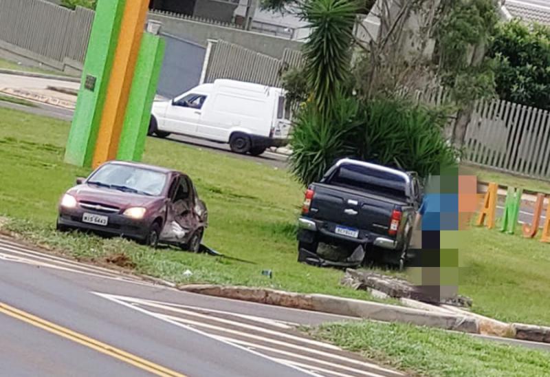 Laranjeiras: ColisÃ£o entre dois veÃ­culos Ã© registrada na BR 277