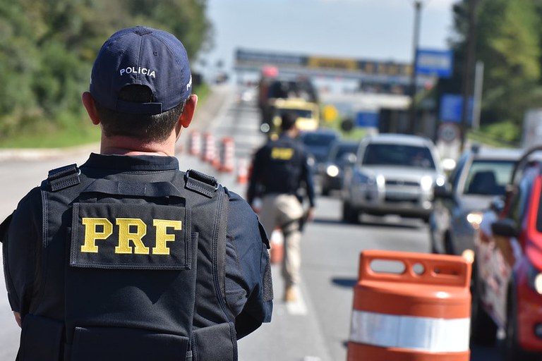 PRF reforÃ§a o policiamento nas rodovias do ParanÃ¡ neste feriadÃ£o