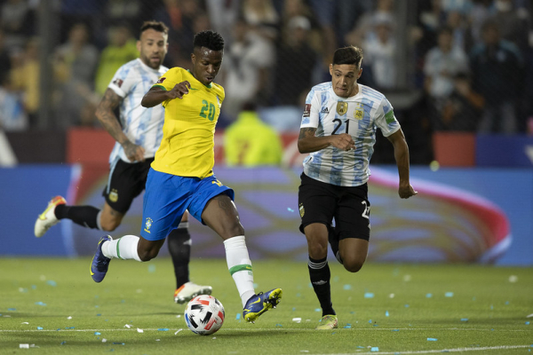 Sem Neymar e jÃ¡ classificado, Brasil empata com a Argentina