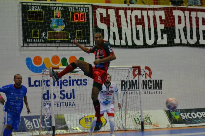  OperÃ¡rio Laranjeiras bate o Foz e garante a classificaÃ§Ã£o como 1Âº do Grupo na Liga Futsal ParanÃ¡