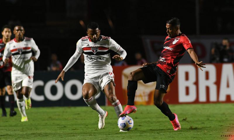 SÃ£o Paulo e Athletico-PR empatam e seguem ameaÃ§ados no Brasileiro