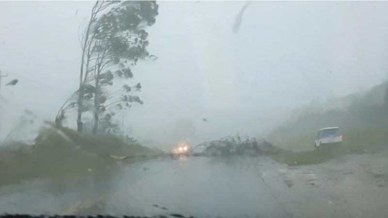 Ventos de atÃ© 100 km/h atingem a RegiÃ£o Sudoeste do Estado