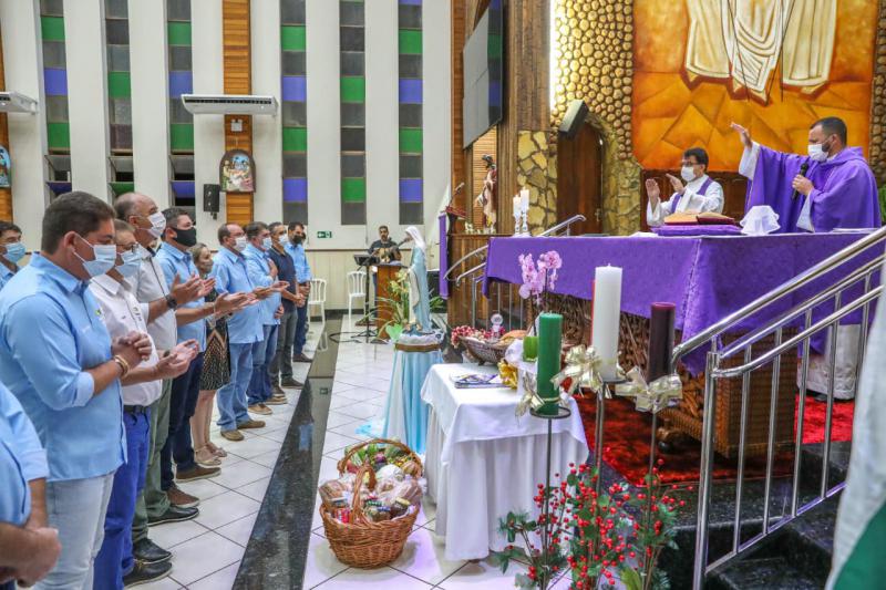 Missa de AÃ§Ã£o de GraÃ§as realizada na Matriz abriu a programaÃ§Ã£o de aniversÃ¡rio de 75 anos de Laranjeiras do Sul