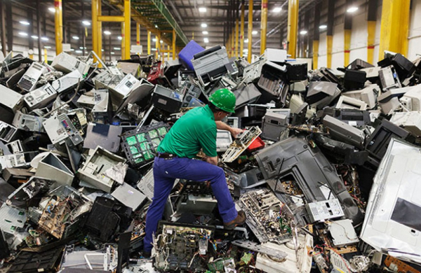 Em 2020, foram produzidas 53,6 milhões de toneladas de lixo eletrônico no mundo