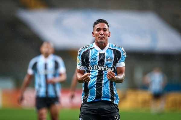 GrÃªmio atropela SÃ£o Paulo e se mantÃ©m vivo na luta contra o rebaixamento