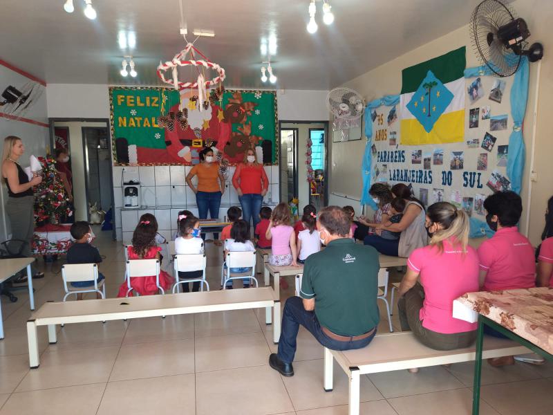 NÃºcleo Feminino Coprossel e CEMEI Sementinha do Saber levam alegria no Natal das CrianÃ§as da Escola
