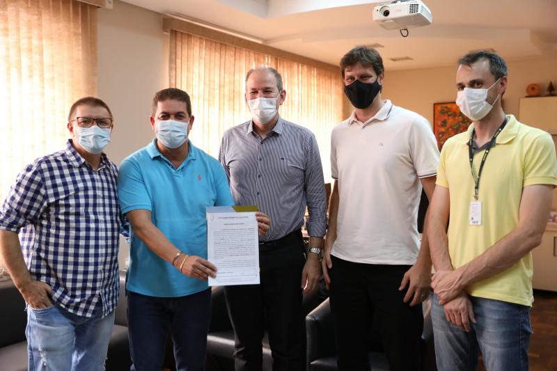 Unicentro e Prefeitura de Laranjeiras do Sul assinam termo de cessÃ£o de uso de imÃ³vel