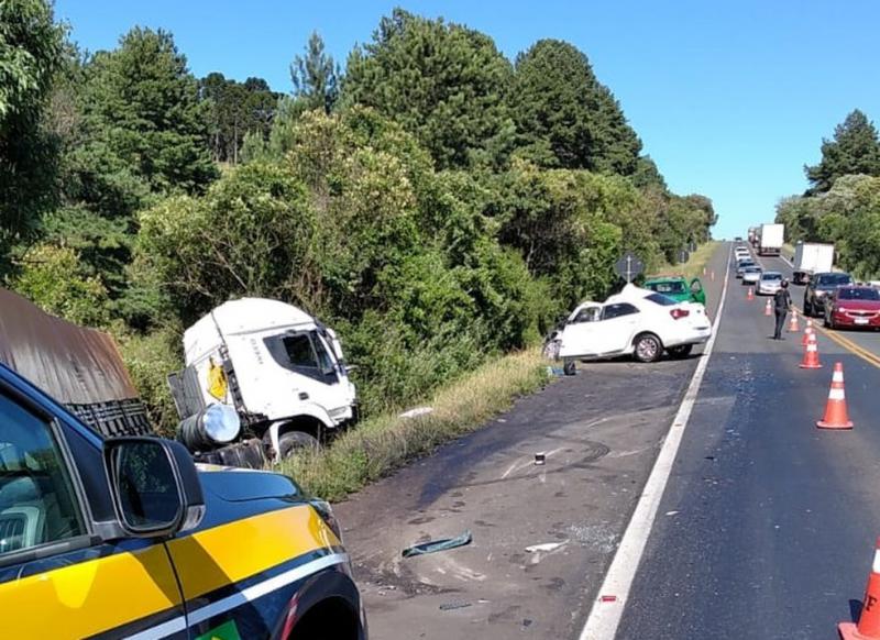 Guarapuava: ColisÃ£o frontal deixa 4 mortos na BR 277