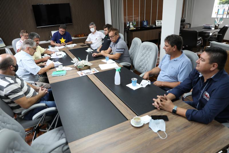 Prefeito assina Ordens de ServiÃ§os para obras de infraestrutura na cidade e interior