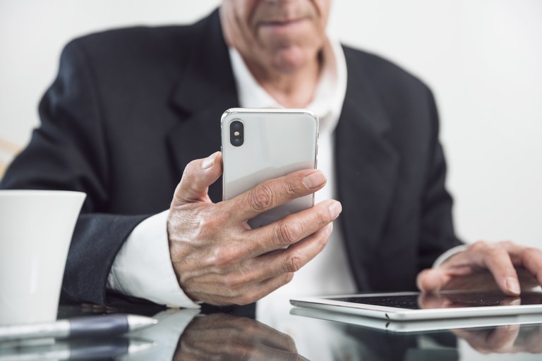 LigaÃ§Ãµes para que aposentados faÃ§am a prova de vida online nÃ£o sÃ£o do INSS