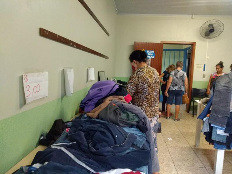 Hoje tem bazar de roupas  usadas promovidas pelo SantuÃ¡rio Nossa Senhora Aparecida