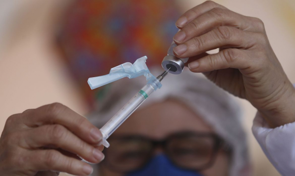 Anvisa aprova uso da Coronavac em crianÃ§as e adolescentes de 6 a 17 anos