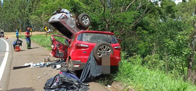 Cantagalo: Uma pessoa morre e trÃªs ficam feridas apÃ³s acidente na BR 277 envolvendo caminhonate de Laranjeiras