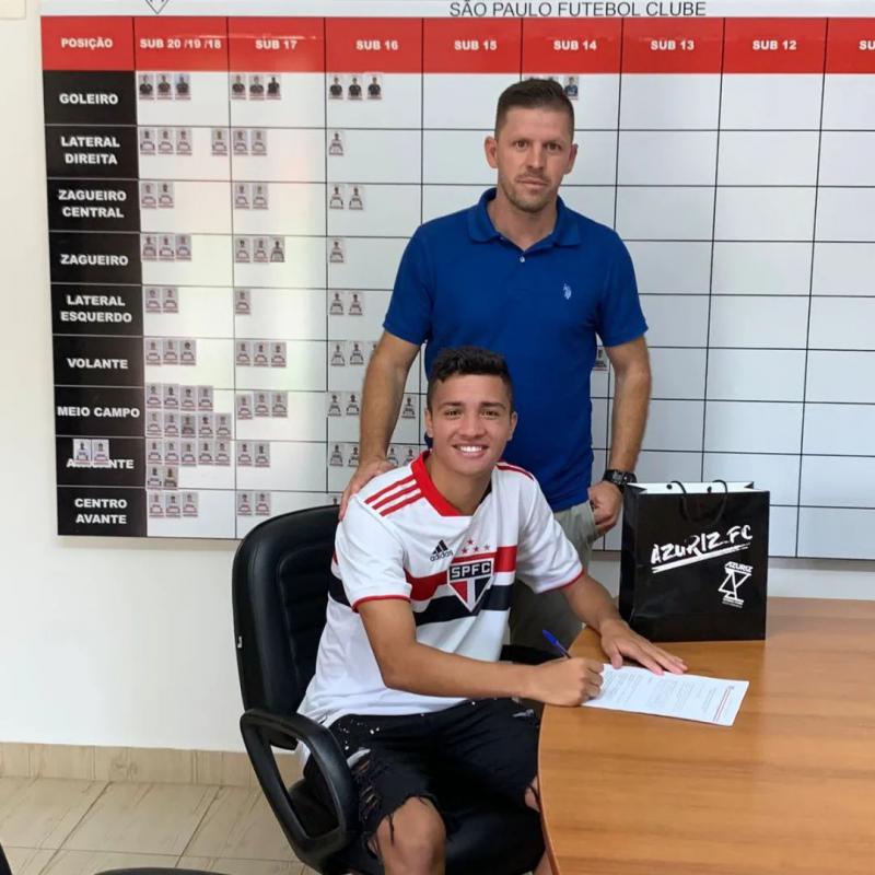 Laranjeirense Igor Scheis assina contrato com o SÃ£o Paulo.