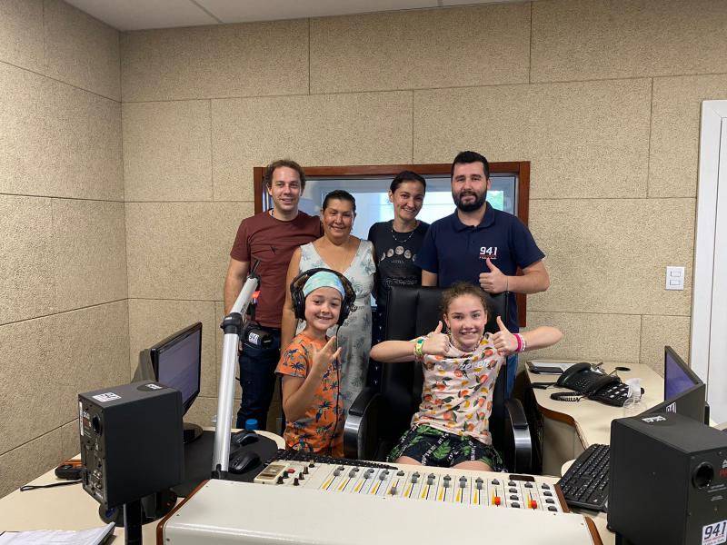 Família enraizada em Laranjeiras do Sul que vive Na Suiça visitou a Campo Aberto FM