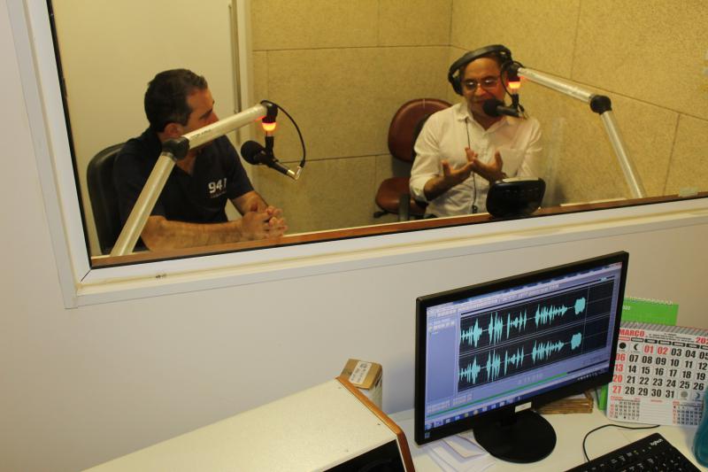 Padre Paulo Carlos De Souza Diretor Geral da Central Cultura de Comunicação Visitou a Campo Aberto FM