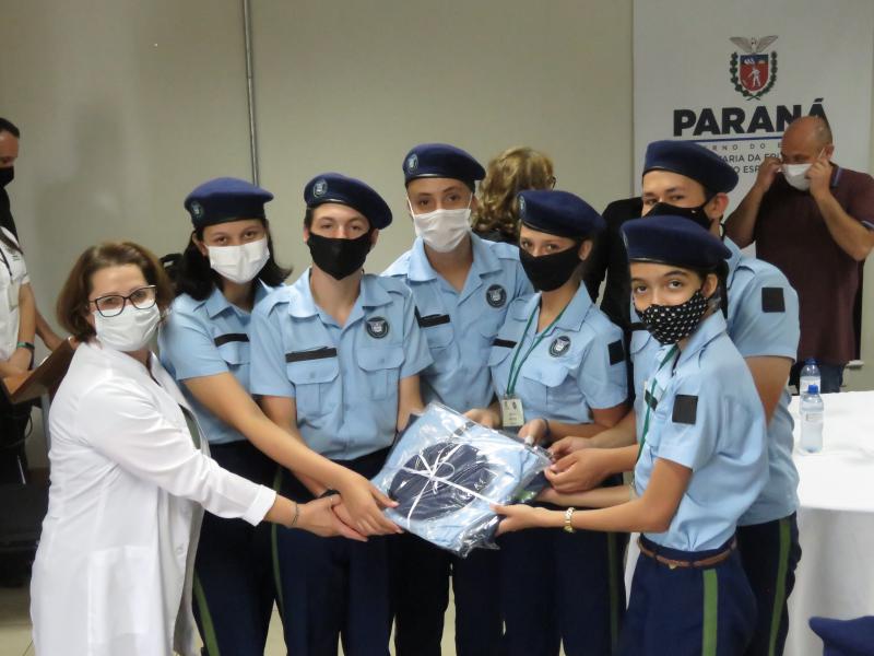 Alunos dos ColÃ©gios CÃ­vico Militares do NRE de Laranjeiras do Sul recebem Fardas de Gala