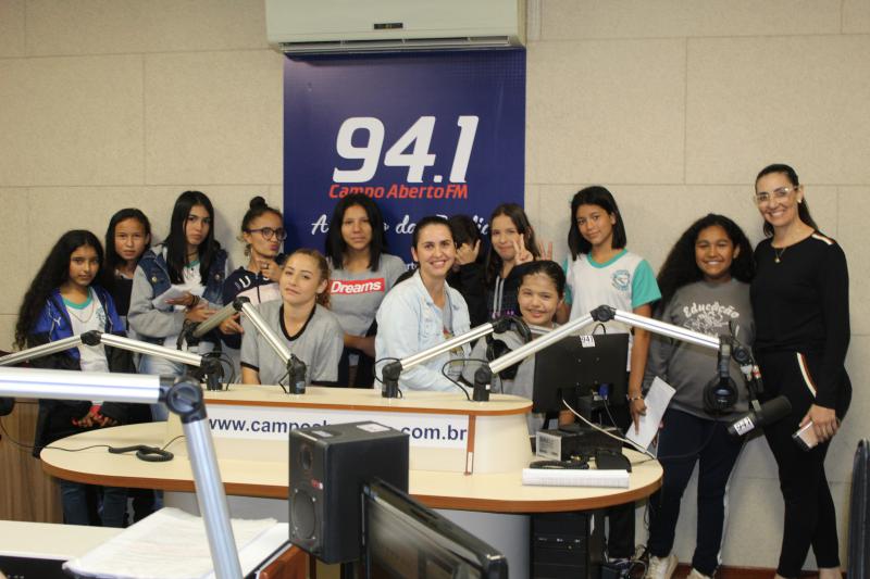 Alunos do ColÃ©gio JosÃ© Marcondes Sobrinho visitaram a Campo Aberto FM para Gravar MÃºsica de Homenagem as MÃ£es