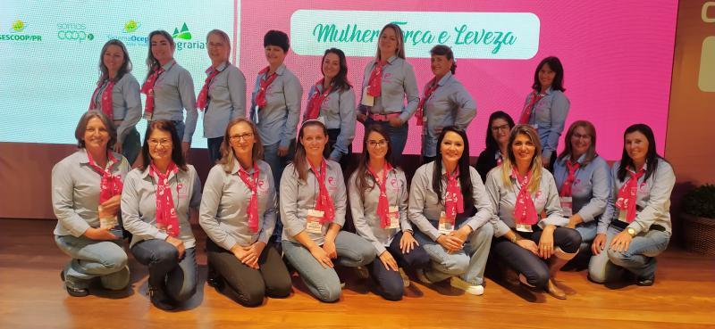 COPROSSEL -  Mulher, ForÃ§a e Leveza foi o tema da EdiÃ§Ã£o 2022 do Encontro de LideranÃ§as Femininas, o CooperlÃ­der Feminino