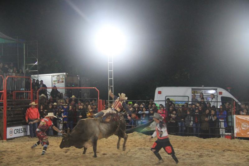 Marco Brasil Ditou o Ritmo do Ãºltimo dia do Rodeio no AniversÃ¡rio de Nova Laranjeiras