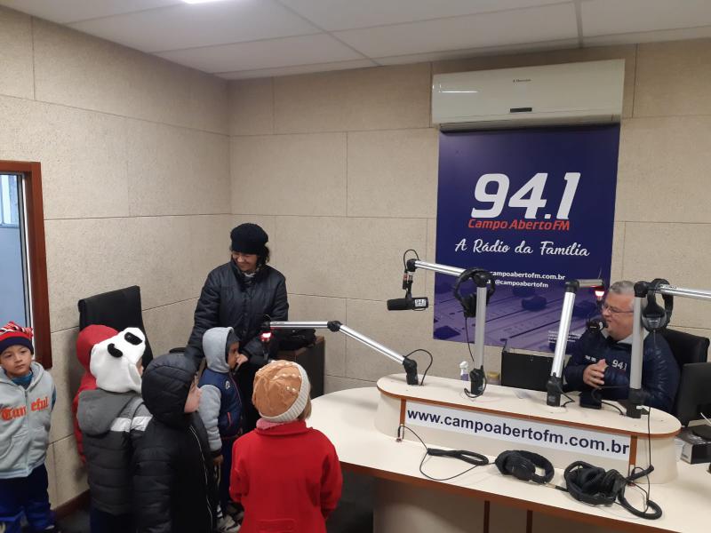 Alunos da Escola AluÃ­sio Maier visitaram a Campo Aberto FM