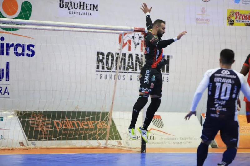 OperÃ¡rio Laranjeiras sai na frente, mas leva a virada do Pato Futsal em jogo de ida das oitavas de finais da Copa Do Brasil Sicredi de Futsal.