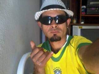 Cantagalo: Homem Ã© assassinado em frente a um supermercado no centro