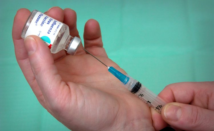 SaÃºde alerta populaÃ§Ã£o para se vacinar contra a gripe em Laranjeiras do Sul