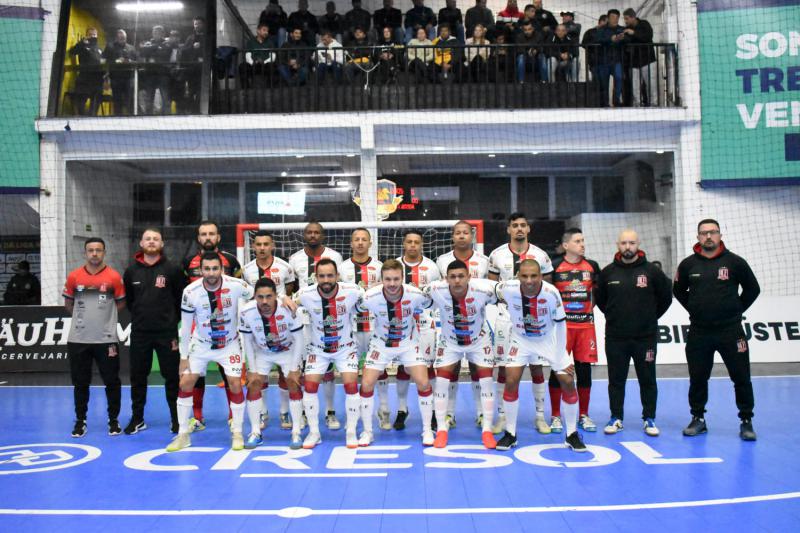 Operário Laranjeiras leva dois gols no final da partida do Pato Futsal e se despede da Copa do Brasil