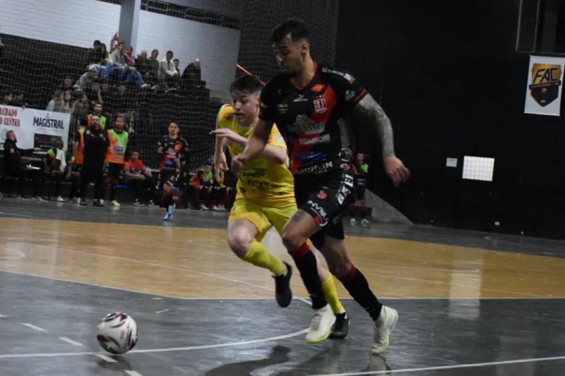 OperÃ¡rio Laranjeiras encara o Vice-lÃ­der Cascavel pelo Paranaense Chave Ouro.
