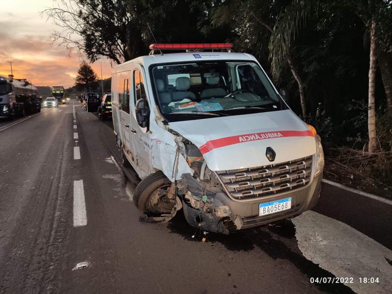 N. Laranjeiras: Ambulância de Marquinho se envolve em acidente na BR 277 