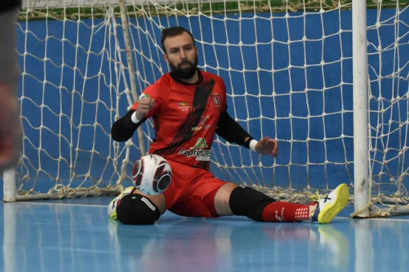 Operário Laranjeiras perde para o Pato Futsal e cai na tabela de classificação na Chave Ouro