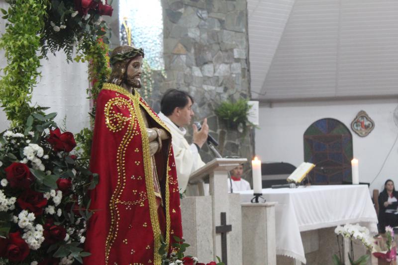 Dezenas de FiÃ©is participaram da Missa dos Romeiros em Campo Mendes