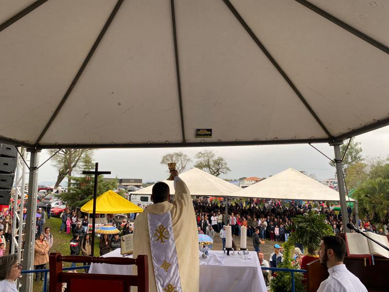 Missa em louvor ao Bom Jesus em Campo Mendes teve o PÃ¡roco SebastiÃ£o presidindo com liturgia da RÃ¡dio Campo Aberto